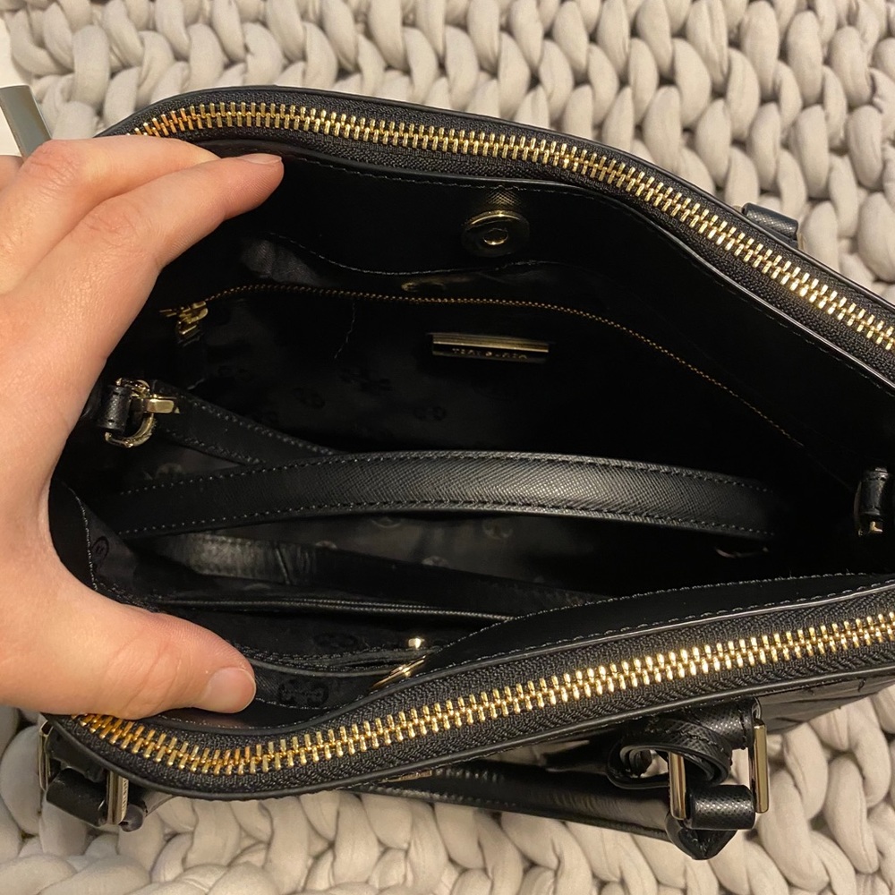 Tory Burch double zip Robinson stitched tote - Picture 6 of 9